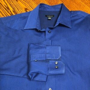VAN HEUSEN SIZE LARGE 16-16.5 NAVY BLUE PINSTRIPED LONG SLEEVE SHIRT IN EUC